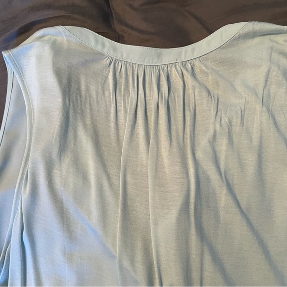 LOFT Light Blue tank top, open neck - Picture 4 of 7